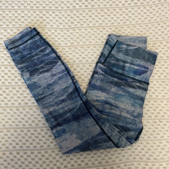 Lululemon Wunder Under Leggings - Picture 2 of 9